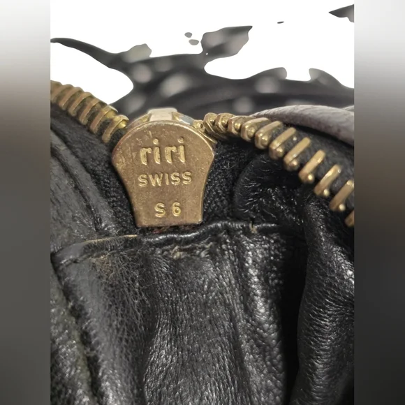 CHANEL Black Lambskin Camera Bag Vintage - Picture 7 of 16